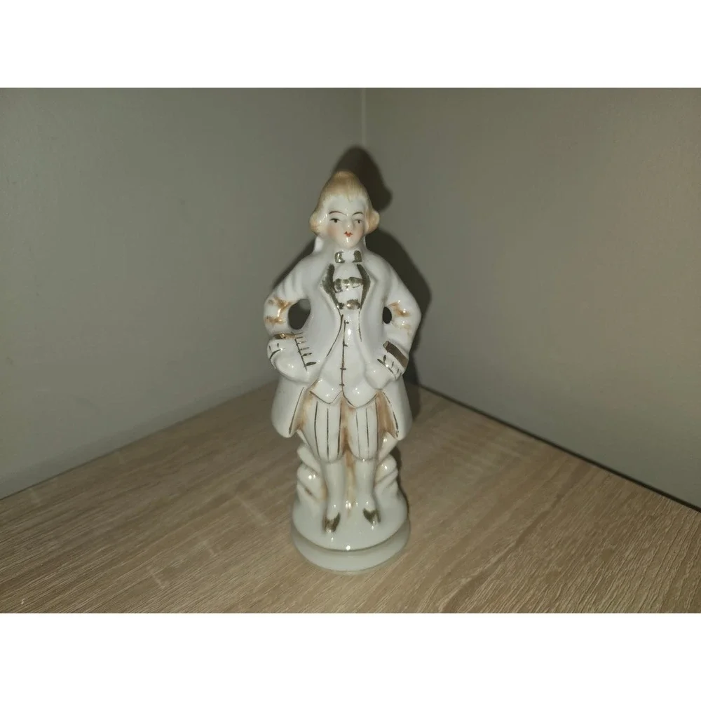 Vintage‎ Made in Occupied Japan Porcelain Colonial Gentleman Figurine Gold White